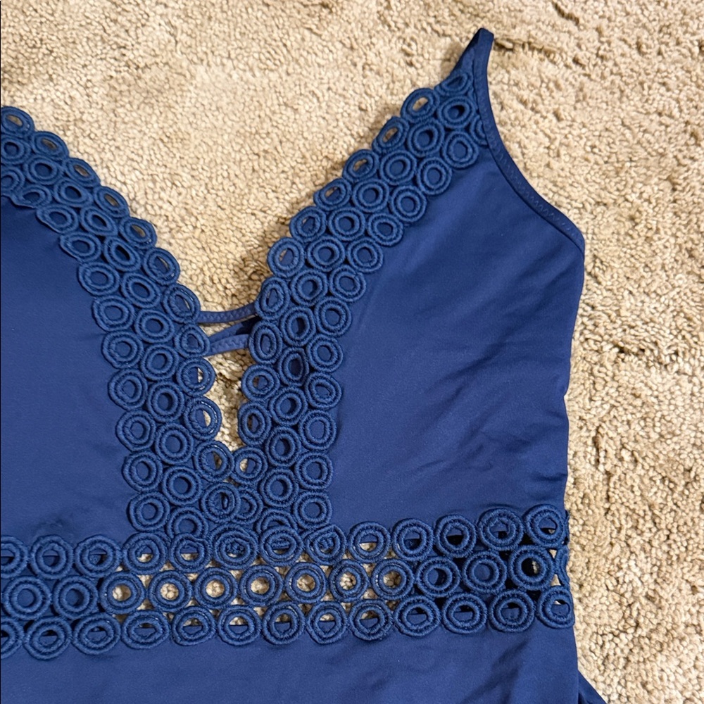 Becca high cut large blue swim suit - Picture 2 of 4